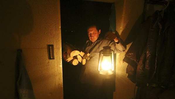 На Донетчине из-за боевых действий без электроснабжения – более 200 населенных пунктов