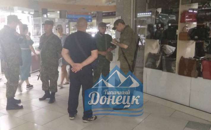 В Донецке мужчин забирают на улицах - соцсети