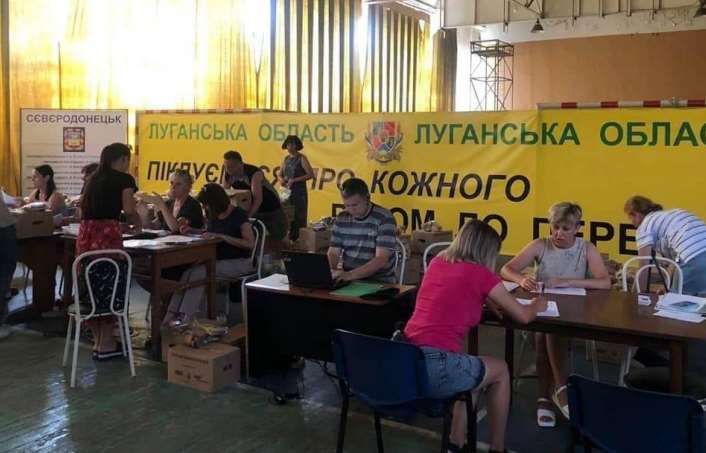 В Днепре заработал гуманитарный хаб для переселенцев из Луганщины
