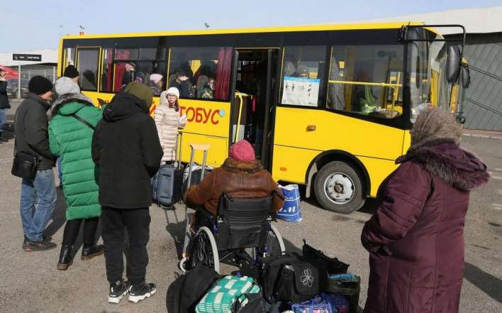 Мешканців Донеччини просять терміново евакуюватися: маршрути та місця вже готові