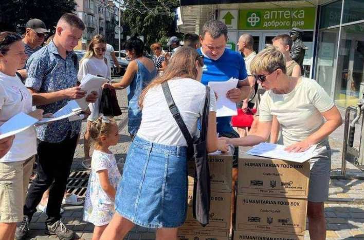 Гуманитарная помощь переселенцам из Рубежного: куда обращаться