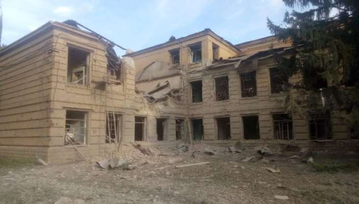 Оккупанты нанесли удар по техникуму в Славянске и заводу в Бахмуте