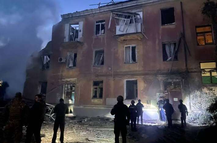 Обстріли на Донеччині: окупанти зруйнували медичний заклад, школу та багатоповерхівку