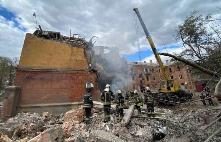 В Славянске под завалами разрушенного дома обнаружили тело мужчины