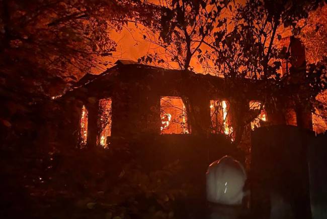 Через артобстріли в Торецьку та Бахмуті горіли житлові будинки