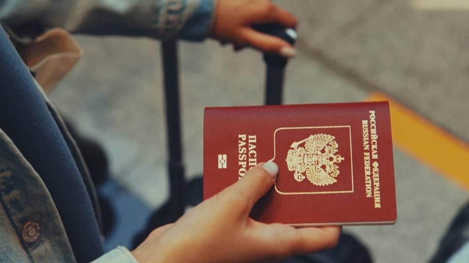 В Маріуполі освітян без російського паспорта будуть звільняти