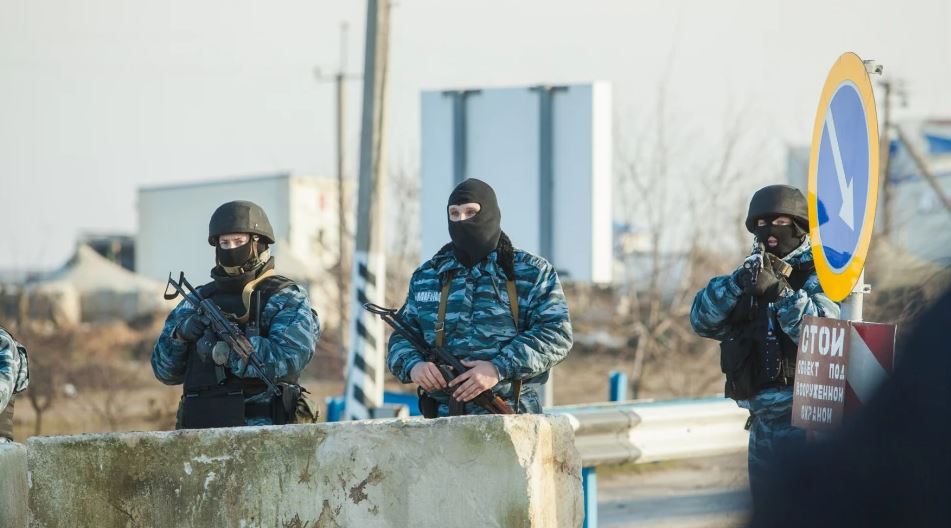 Оккупанты в Мариуполе проверяют детей на лояльность к Украине