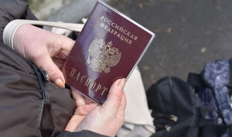 Студентов и преподавателей на Луганщине заставляют получать российские паспорта