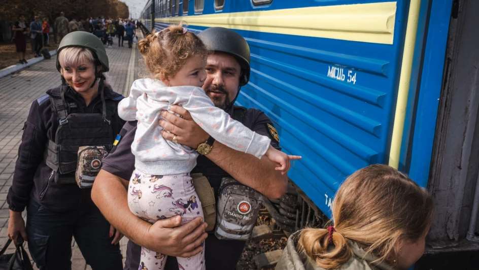 На Донеччині триває евакуація цивільних мешканців у більш безпечні регіони країни