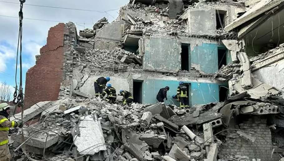 Удар по Славянску: под завалами остаются люди