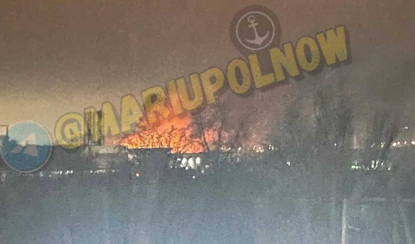 Ночью в оккупированном Мариуполе прогремели взрывы на базе россиян