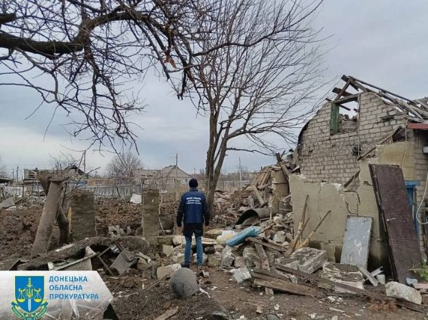 Войска РФ ночью ударили ракетами по Селидовому: ранены женщина и двое детей