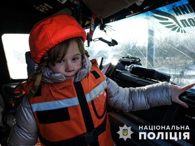 Из Марьинской и Очеретинской громад Донецкой области эвакуировали всех детей
