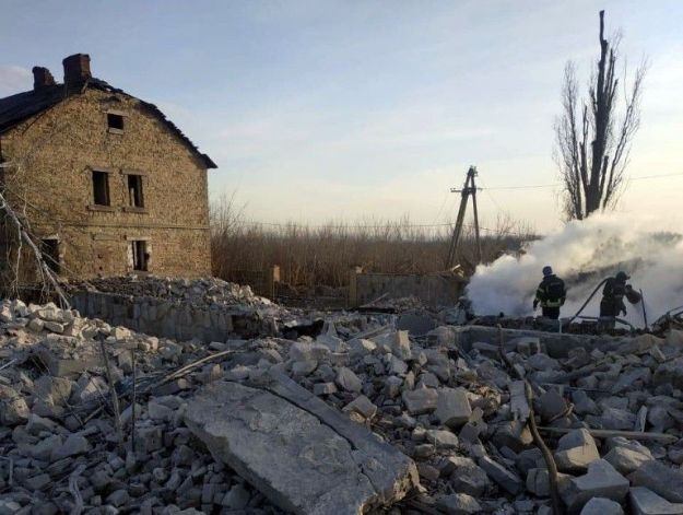 Били авиабомбами, ракетами и артиллерией: последствия обстрелов Донецкой области