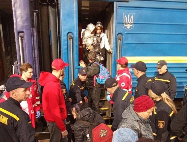 Рівненщина зустріла другий евакуаційний потяг із Донецької області