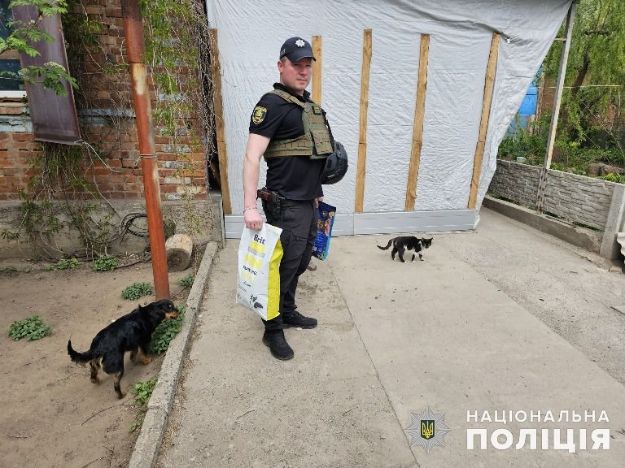 Полицейские Донецкой области помогли приюту, где живут животные из разрушенных оккупантами городов