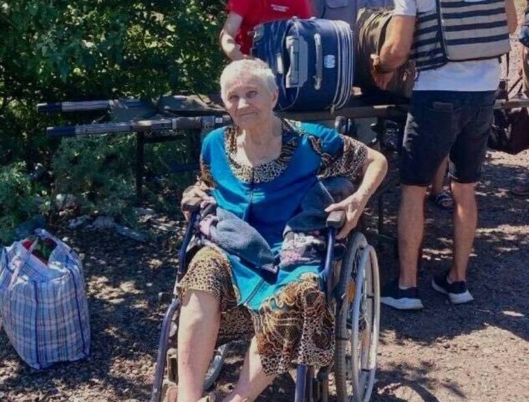 85-летнюю жительницу Волновахи, которую депортировали в РФ, вернули в Украину