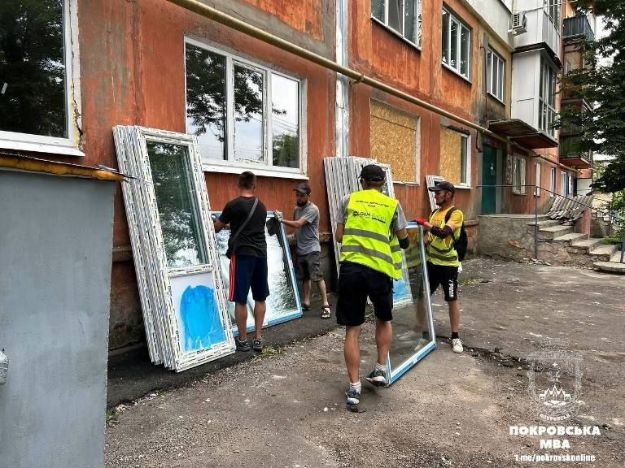 У Покровській громаді відновлюють пошкоджені ворожими обстрілами будинки