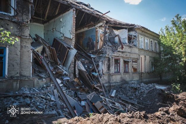 У Краматорську з-під завалів будинку врятували чоловіка