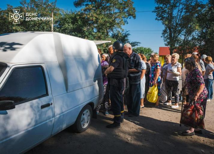 Рятувальники привезли мешканцям Донеччини партію гуманітарного вантажу