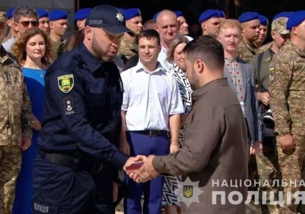 Президент нагородив "Орденом за мужність" ІІІ ступеня поліцейського з Донеччини