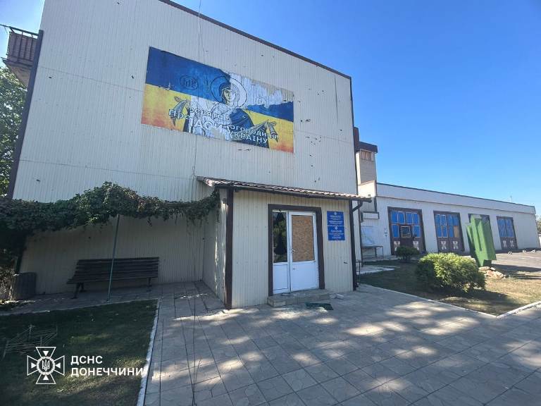Росіяни обстріляли пожежно-рятувальну частину на Донеччині