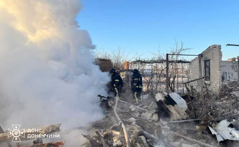 Российские войска нанесли удар по жилому району Лимана: возник пожар