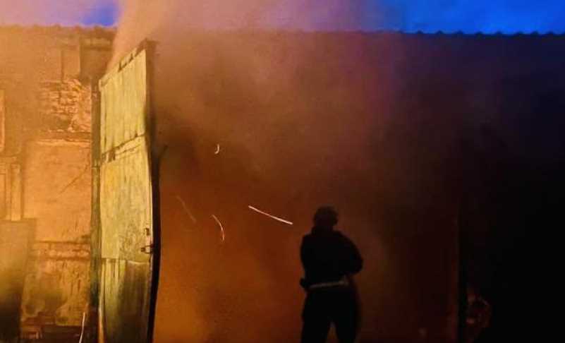 "Шахеды" ночью ударили по промзоне Краматорска: взрывная волна повредила многоэтажки