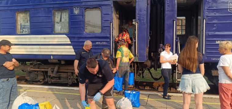 На Донеччині залишаються близько 20 тисяч дітей: як проходить евакуація