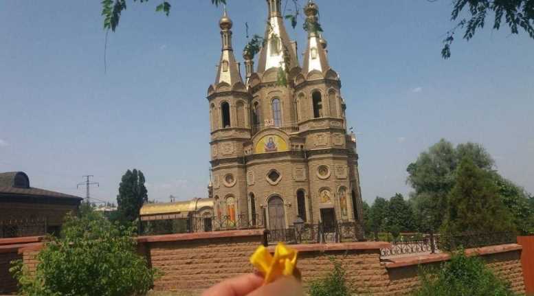 Знак протесту: у Луганську та Алчевську знову з'явилися жовті стрічки