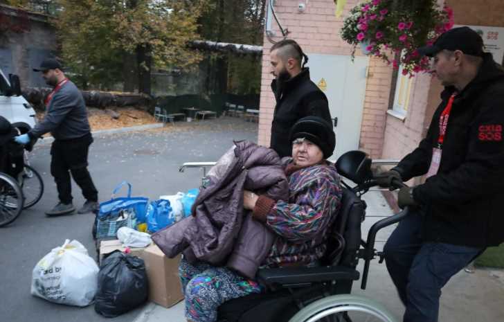 В октябре уже более 250 жителей Донецкой области расселили в безопасных регионах Украины