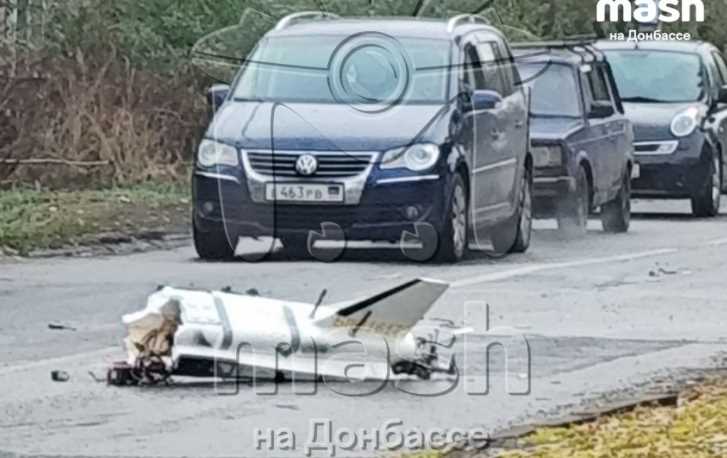 В захваченном Донецке посреди дороги упал БПЛА