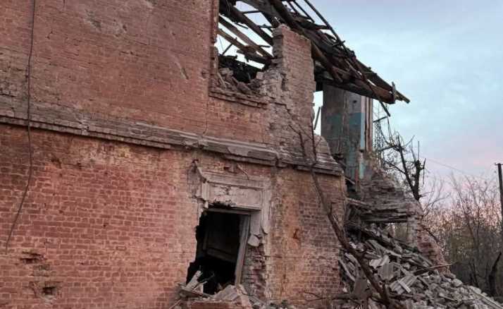 Российская авиация сбросила авиабомбы на Славянск: повреждены многоэтажки, есть раненые