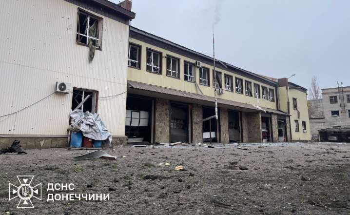 Войска РФ за сутки нанесли удары по нескольким городам Донецкой области: ранены 10 человек