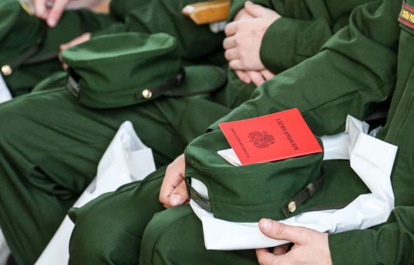 В оккупированной Луганской области мужчины начали массово получать повестки