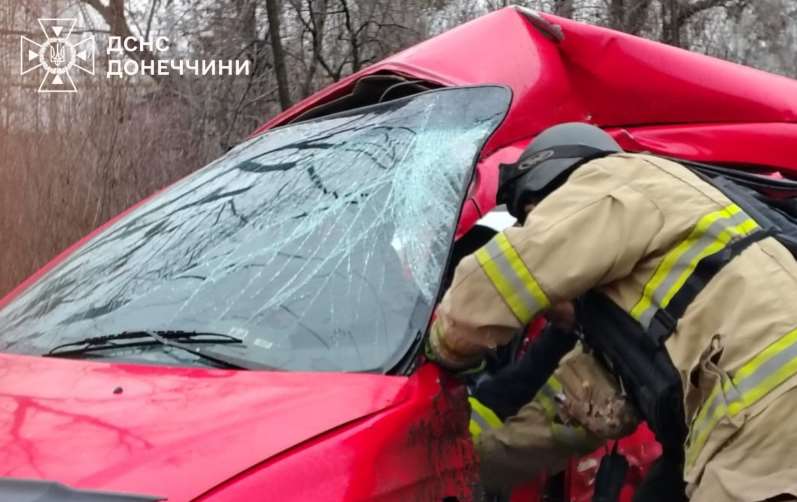 В Славянске произошла авария: спасатели деблокировали погибшего водителя