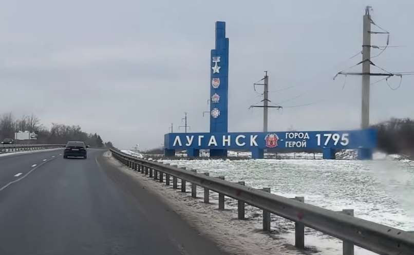 В оккупированном Луганске осудили пенсионера за угрозу подрыва ТЦ