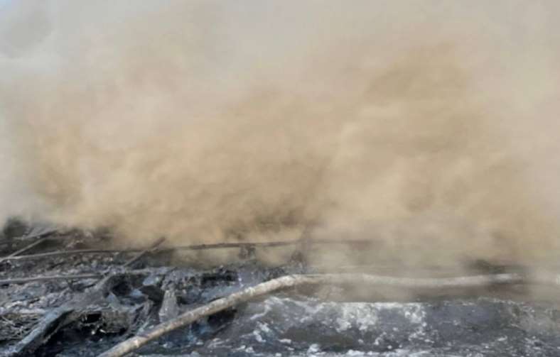 Беспилотник ночью ударил по рынку в Краматорске: возник масштабный пожар