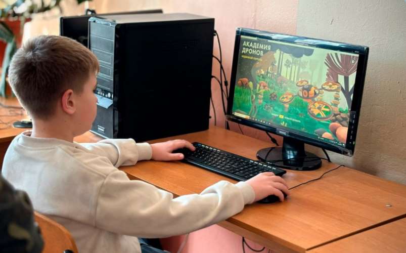 На окупованій Луганщині дітей з семи років вчитимуть стріляти та керувати дронами – ОВА