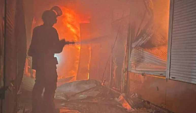 8 пожаров в Донецкой области: спасатели тушили пожар на рынке в Краматорске после двух повторных взрывов