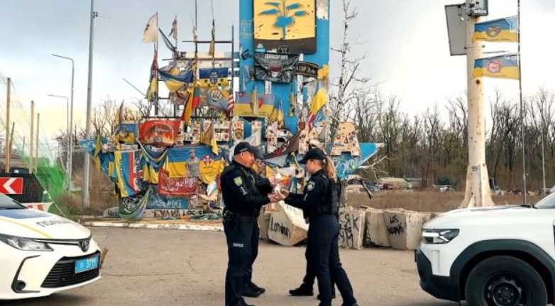 Благодатный огонь доставили в Донецкую область и передали бойцам бригады «Хищник»