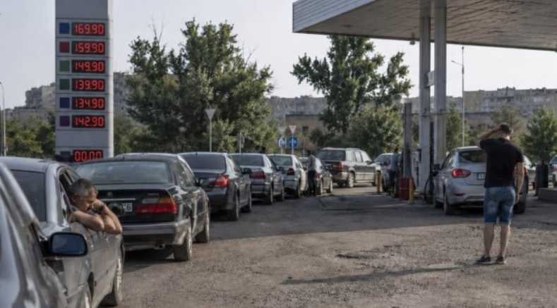 В Донецке из сотен АЗС работают лишь 14 — бензина стало втрое меньше