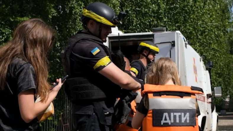 В Донецкой области в зоне обязательной эвакуации остаются 393 ребенка