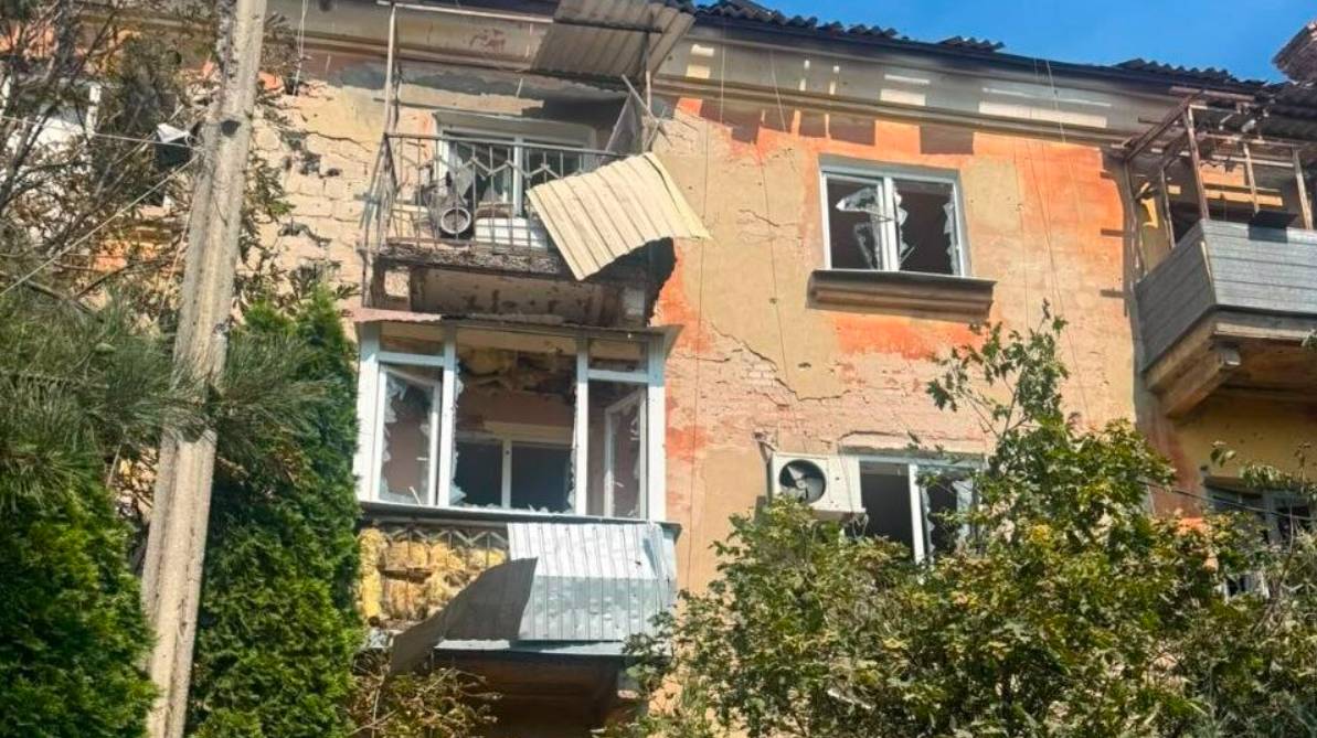 Нападение на центр Славянска: в городе возникли пожары, повреждено почти 20 домов