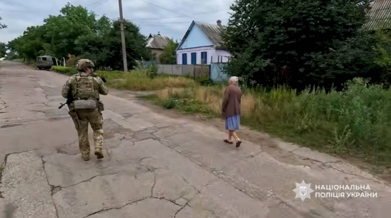 Из Дружковки эвакуировали мужчину с ограниченной подвижностью и пожилую супружескую пару с собакой