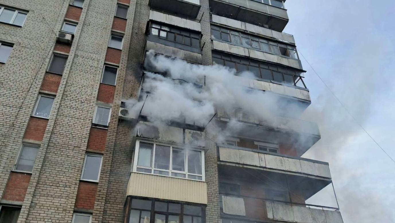 Атаки дронов на Славянск: в городе загорелись многоэтажные дома