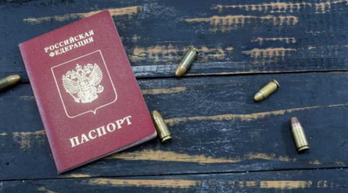 Оккупанты готовятся выдавать российские паспорта на захваченных территориях