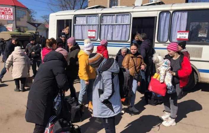 Сегодня из Лисичанска эвакуировали 31 жителя, из них 13 детей