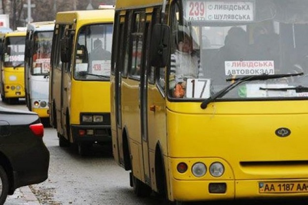 Жители Мариуполя возмущены водителями маршруток (видео)
