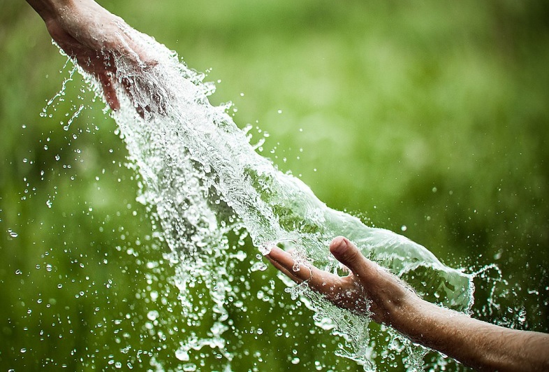 Сегодня в Покровской громаде раздают питьевую воду: график подвоза